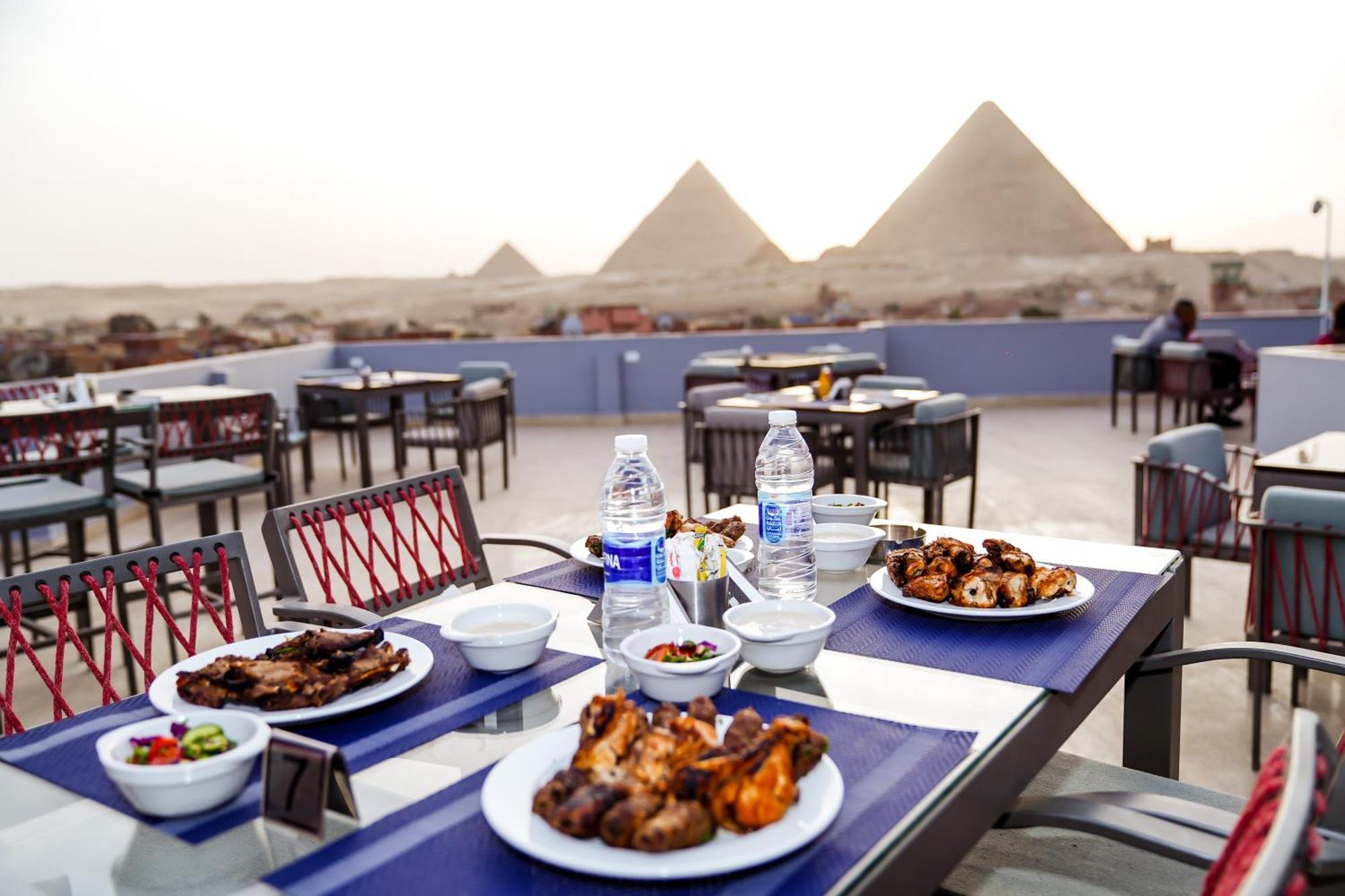 Pyramids Hotel Kafret el-Gabal Buitenkant foto